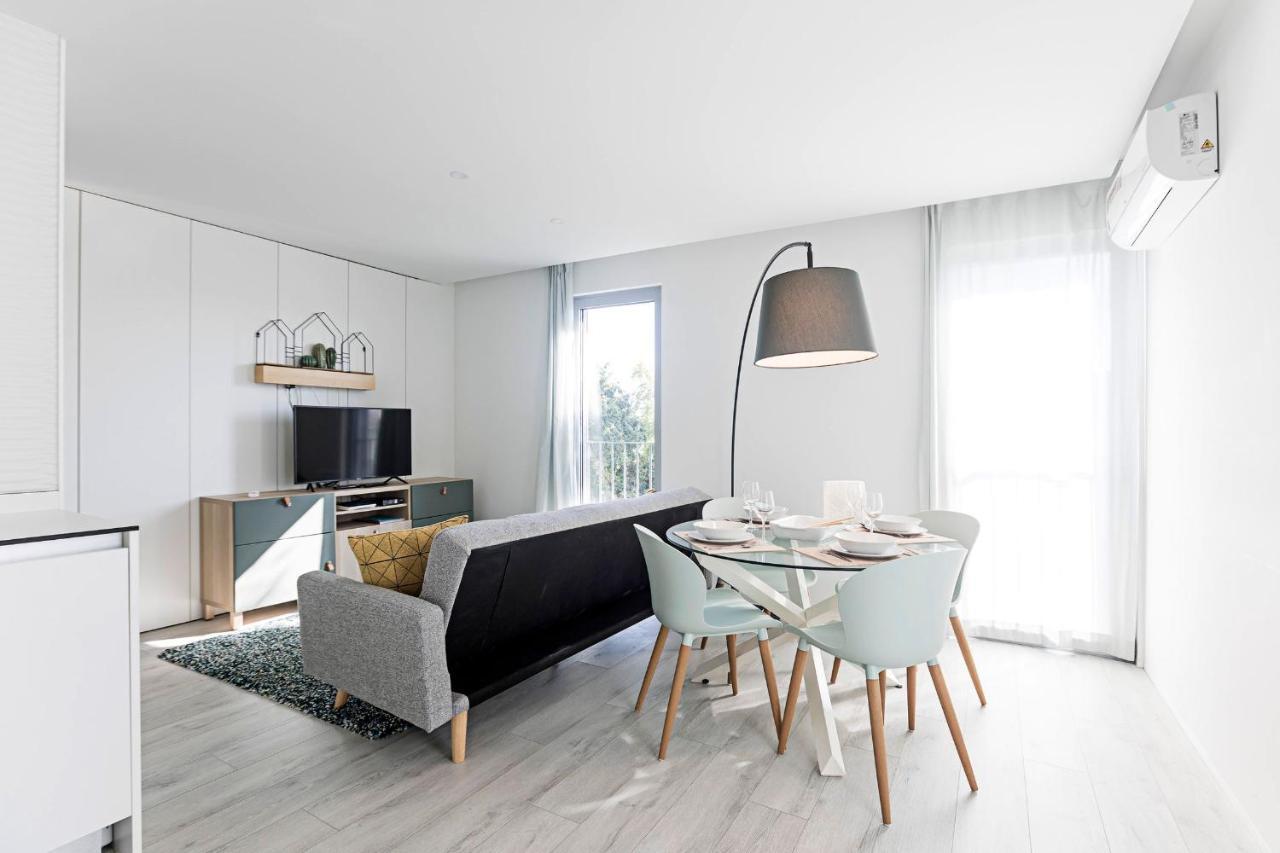 Stylish Flat W/ Gym & Parking By Lovelystay Porto Exterior photo