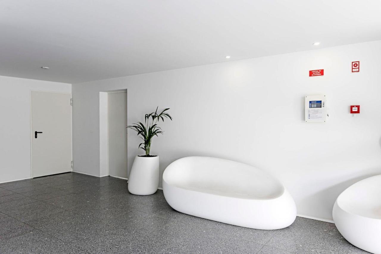 Stylish Flat W/ Gym & Parking By Lovelystay Porto Exterior photo