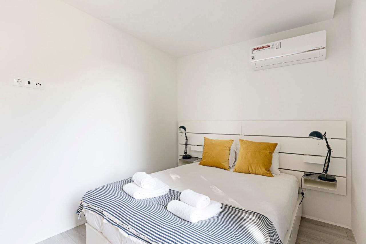 Stylish Flat W/ Gym & Parking By Lovelystay Porto Exterior photo